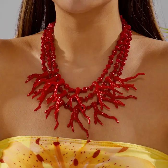 Collier multirangs exagéré en corail rouge pour femme
