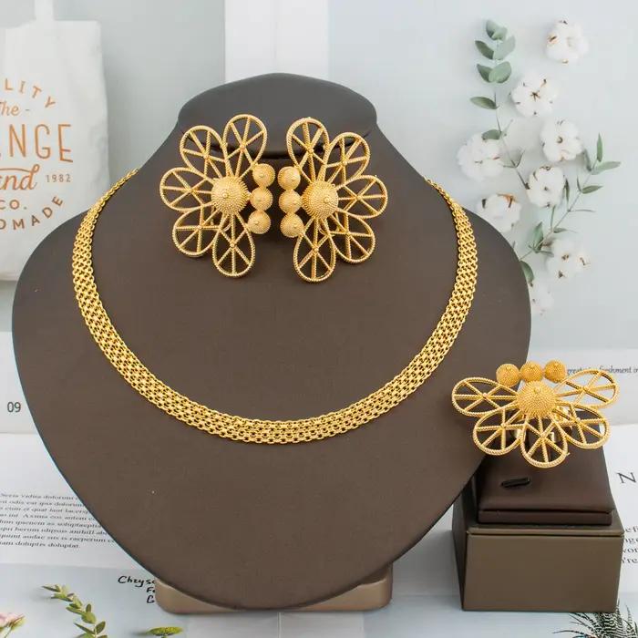 Grandes boucles d'oreilles de luxe faites à la main