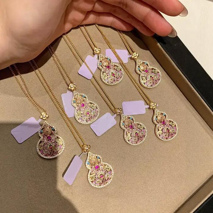 Collier en émail pour femme - élégant et luxueux, chaîne de collier vintage avec un aspect haut de g
