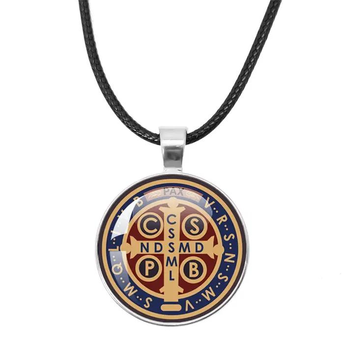 Collier en corde de cuir avec médaillon de Saint Benoît pendentif religieux amulette médaille d'exorcisme cadeau occassions spéciales