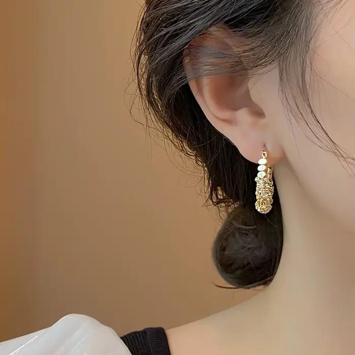 Conception du nouvel an: Micro ensemble géométrique irrégulier boucles d'oreilles en métal Zircon accessoires d'oreille de luxe pour les femmes en 2025 bijoux de mode