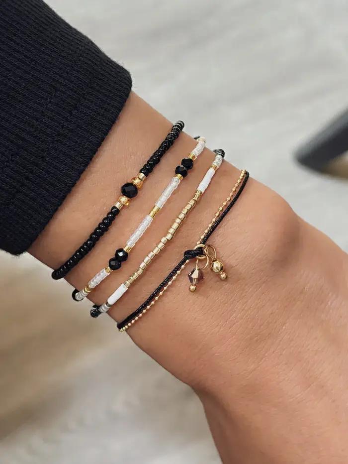 Bracelet Bohème en Perles de Verre Noir pour Femmes Occasions Spéciales Vacances Élégant Accessoire de Mode