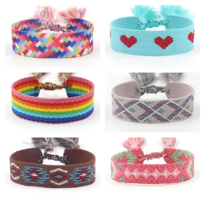 Bracelet Bohème Ajustable à Pompon Fait à la Main pour Femme