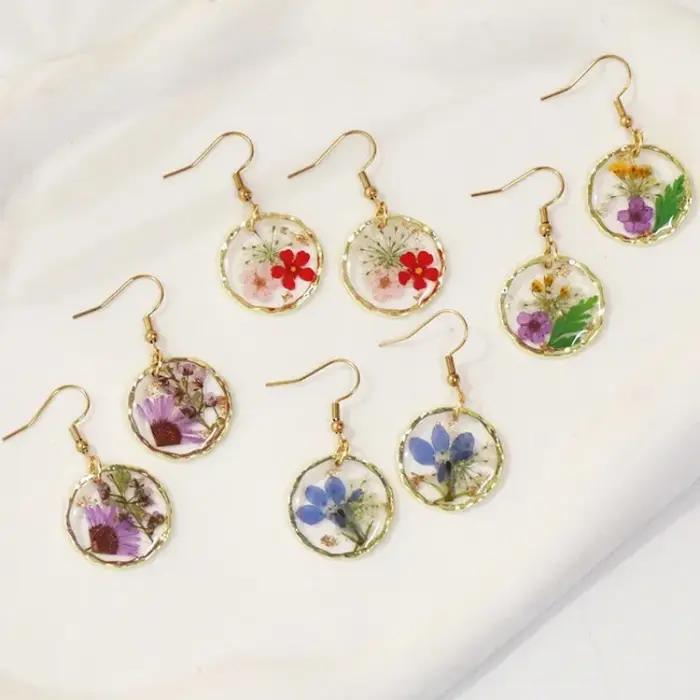 Boucles d'oreilles rondes irrégulières élégantes à motif floral