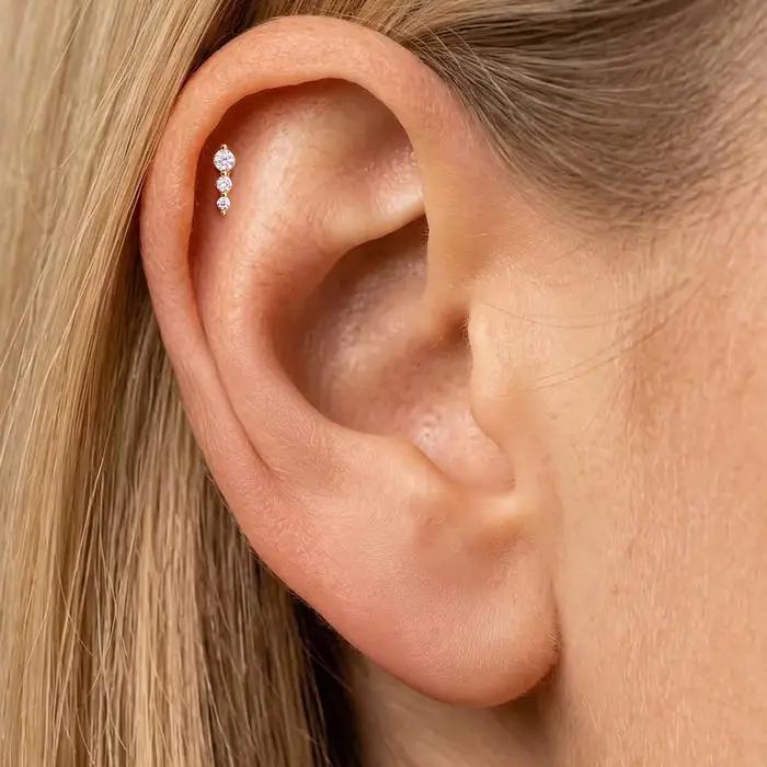 DIeSchein Boucles d'oreilles clous à dos plat en or massif 14K pour femme, délicates et minimalistes, avec trois cristaux et zircone cubique (CZ) à dos plat