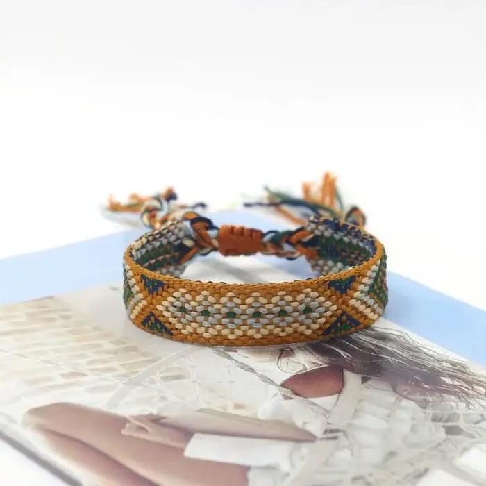 Bracelets d'amitié tissés bohèmes avec fermeture à nœud coulissant en polyester pour femmes et filles pour diverses occasions et cadeaux d'amitié