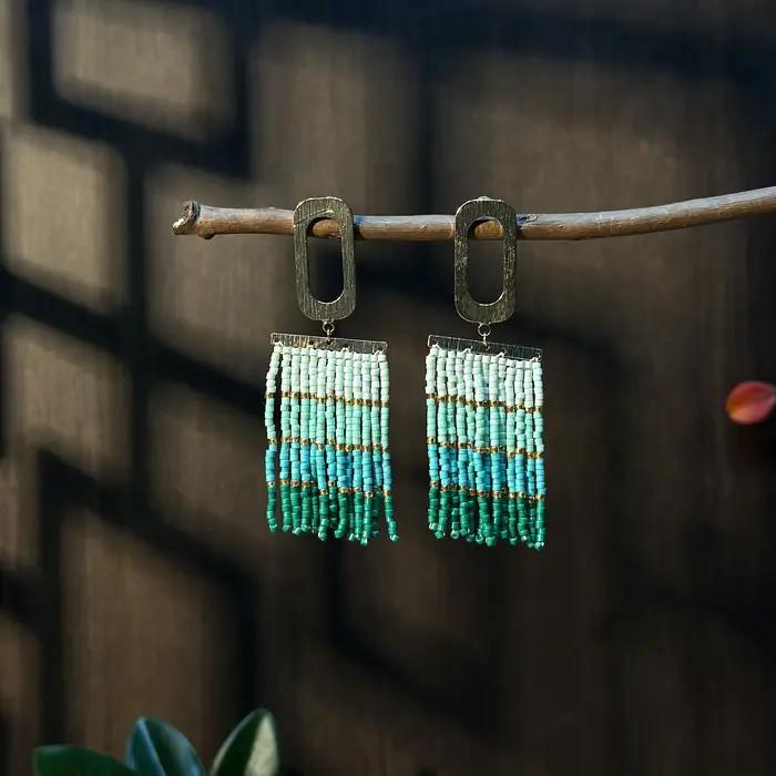 Boucles d'oreilles à franges en perles de rocaille bohème tissées à la main, cordes de perles de ver