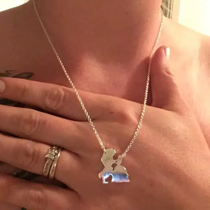 Nouveau Collier La Belle et la Bête 2025 pour Femme