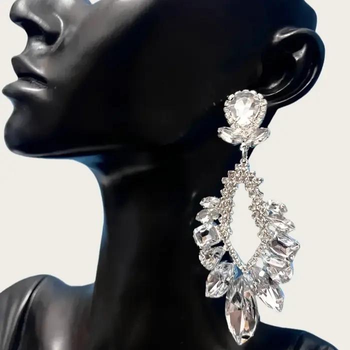 Boucles doreilles en diamant rouge de luxe pour femmes occasions spéciales formelles soirée elegance unique style
