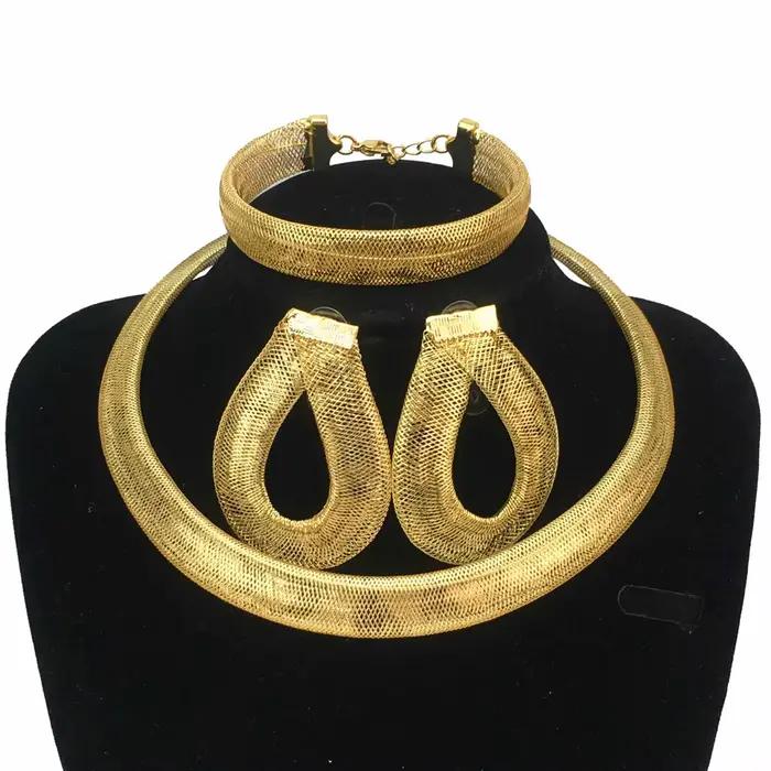 Ensemble de bijoux romantiques à la mode en alliage de fer plaqué or pour femmes, collier, boucles d'oreilles, bague, bracelet, occasions spéciales