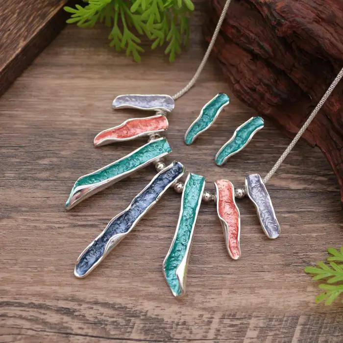 Ensemble de bijoux DIY boucles d'oreilles clous et collier géométrique en émail coloré pour femmes occasions spéciales