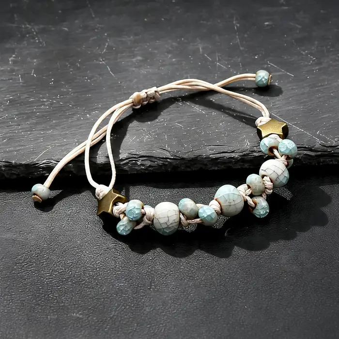 Bracelet en céramique bleu clair fait à la main pour femme