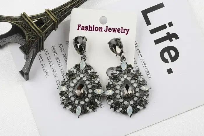 Boucles d'oreilles tendance en alliage avec cristaux et strass