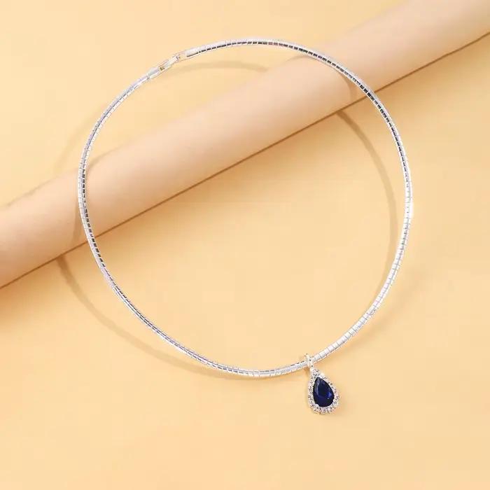 Collier luxueux et authentique avec pendentif en dentelle et saphir en argent S925