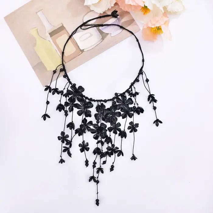 Collier de fleurs bohème tissé à la main pour femme