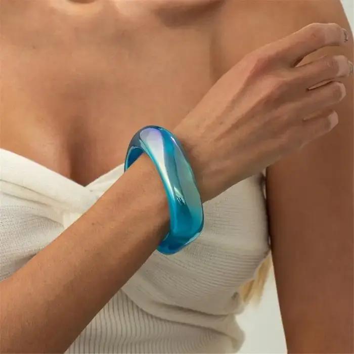 Bracelet géométrique en résine avec design tourbillon nacré coloré pour femmes, élégant et confortable pour toutes les occasions spéciales