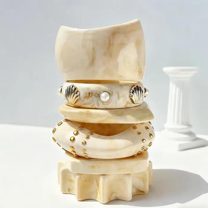 Nouvelle Collection automne/hiver: Bracelet en résine irrégulière géométrique blanc cassé, accessoire de bijoux à la mode pour femmes à large bande épaisse