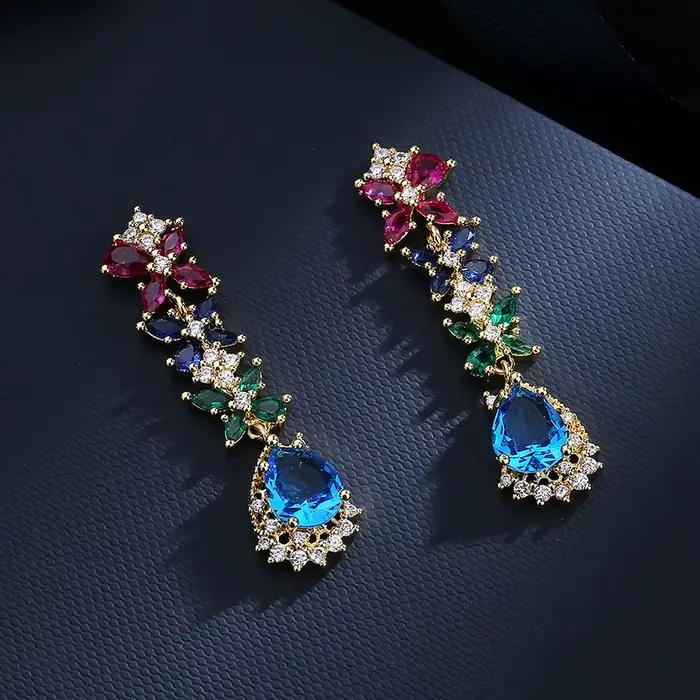 Boucles d'oreilles rétro en zircon de couleur argent 925, nouveau design tendance, sens, tempérament haut de gamme, boucles d'oreilles de palais, bijoux de fête pour femmes, cadeau