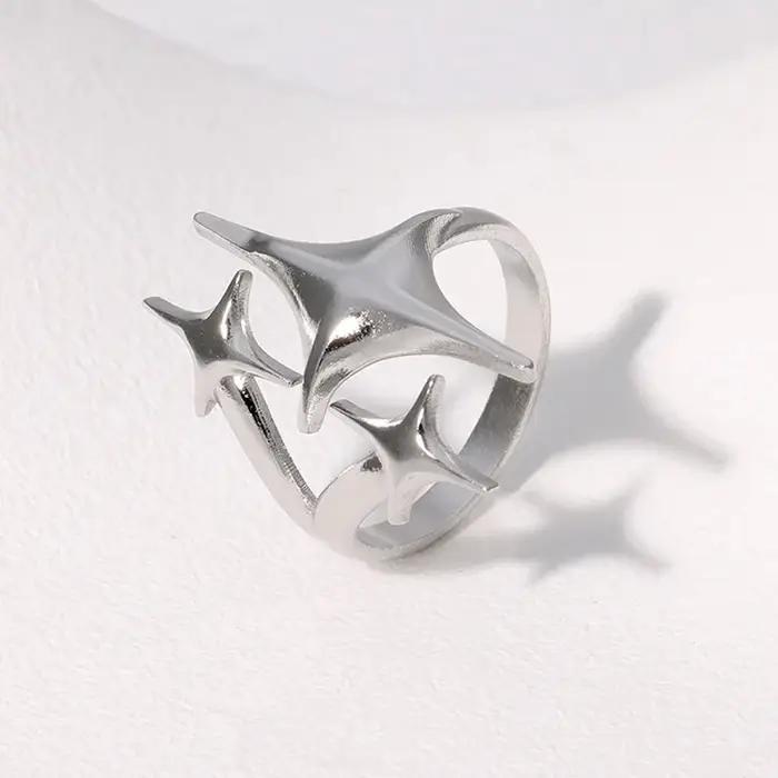 Nouvelle bague européenne et américaine en acier inoxydable, Niche Design pour adolescents, avec étoile comme un tempérament minimaliste et Cool personnalisé