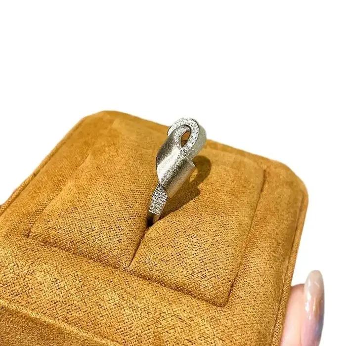 Bague Vintage Entrelacée en Plaquage Argent Sertie de Zirconium Blanc pour Femmes Occasions Spéciales Bague de Cocktail Infinie Möbius