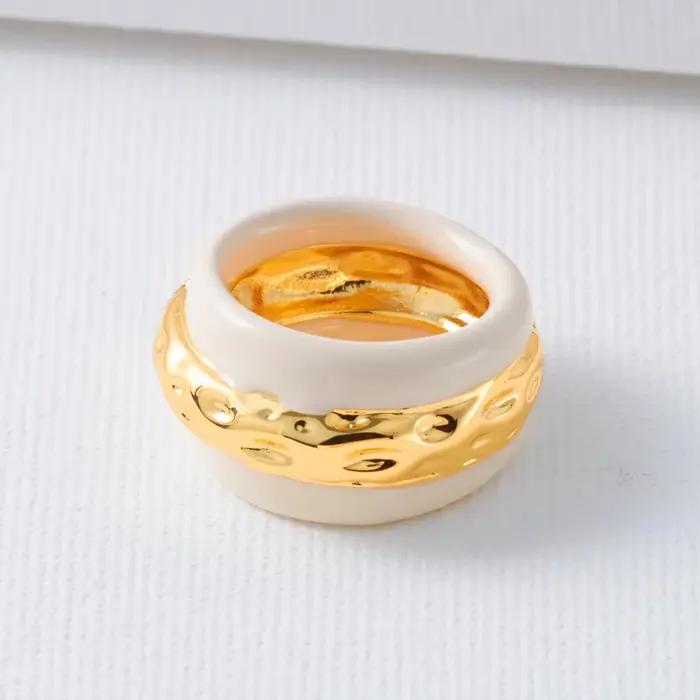 Bague en or noir pour femmes style moderne bijoux de luxe haute qualité accessoires de fête tendance occasions spéciales soirée chic mariage cérémonie galas