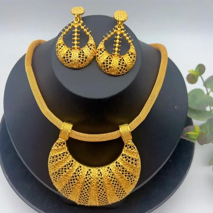 Parures de bijoux indiennes (collier et boucles d'oreilles) pour femmes