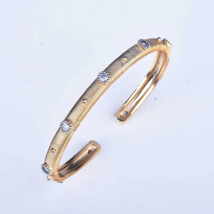 En 2026, la France a lancé une nouvelle collection de bijoux tendance et élégante - une bague ouverte en diamant à