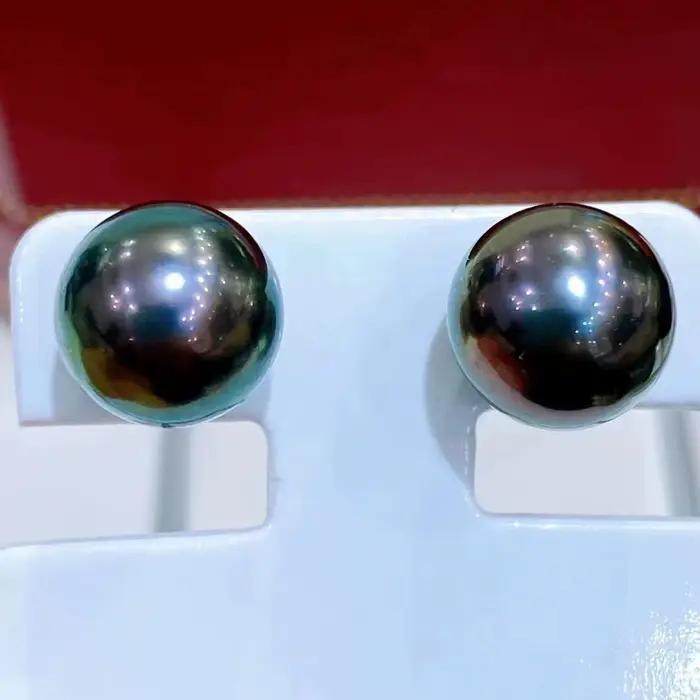 Boucles d'oreilles en or blanc 14 carats avec perles naturelles noires et vertes rondes de Tahiti