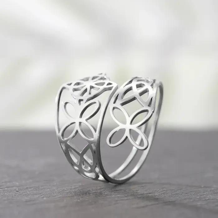 Bague Skyrim à nœud de sorcière en acier inoxydable plaqué or pour femmes style à la mode symbole de protection cadeau occasionnelle