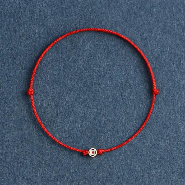 Bracelet à cordes rouges avec mini perles de pièces de monnaie de couleur argent Protection Kabbale