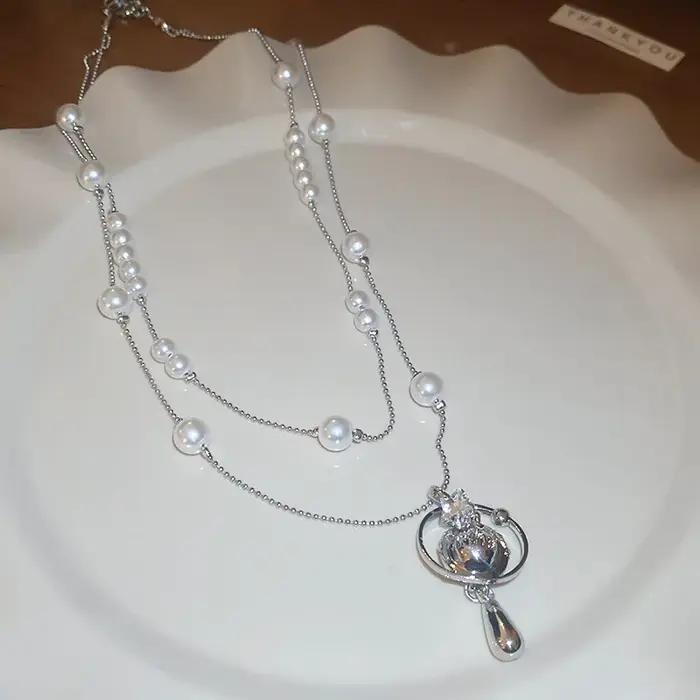 Collier de perles en forme de goutte d'eau saturne incrustée de diamants