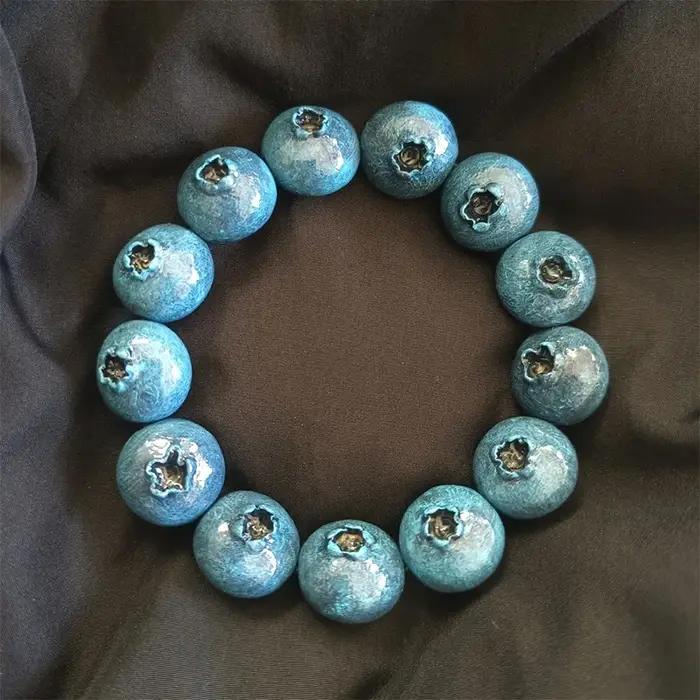 Bracelet à breloques aux baies sucrées | Fil à perles de bleuets et de framboises | Bijoux de fr