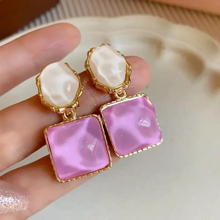 Boucles d'oreilles pendantes carrées violettes en résine pour femmes