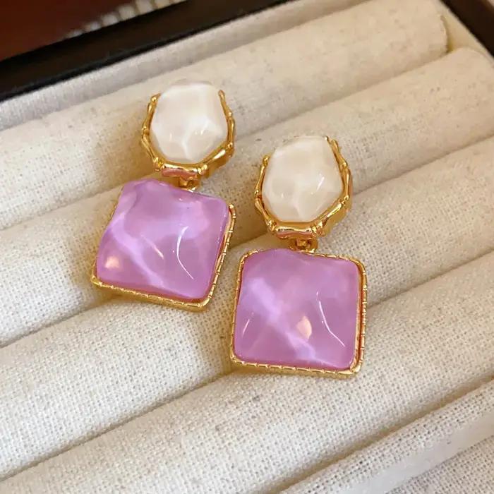 Boucles d'oreilles pendantes carrées violettes en résine pour femmes, ovales blanches asymétriques à