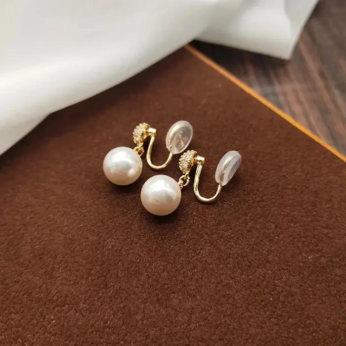 Boucles d'oreilles clips élégantes et polyvalentes de style français, demi-rondes en perles, légères