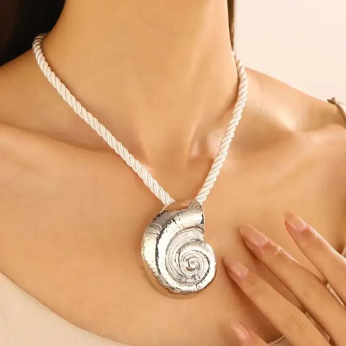 Collier pendentif Big Conch pour femme