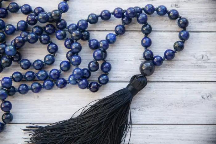 Collier Long Bleu en Pierre 108 Naturelle