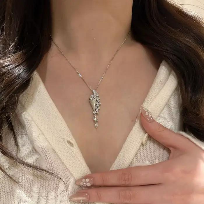 Collier en argent 925 avec pendentif sablier et incrustations de zirconium pour femmes romantique et élégant occasion anniversaire cadeau mariage