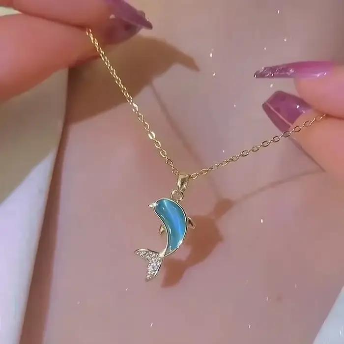 Collier dauphin bleu pour femmes, nouveau sentiment de luxe, élégant, polyvalent, chaîne de clavicule, pendentif, bijoux, 2022
