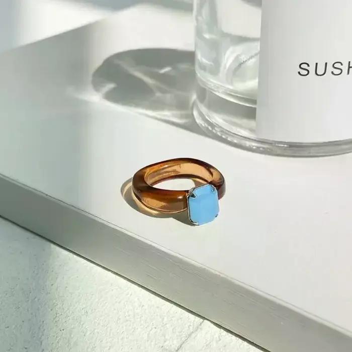 Bague en résine incrustée de zircon coloré pour femme