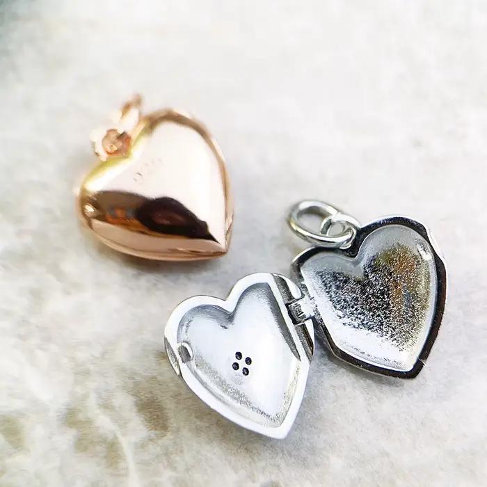 Médaillon en forme de cœur avec pendentif étoile