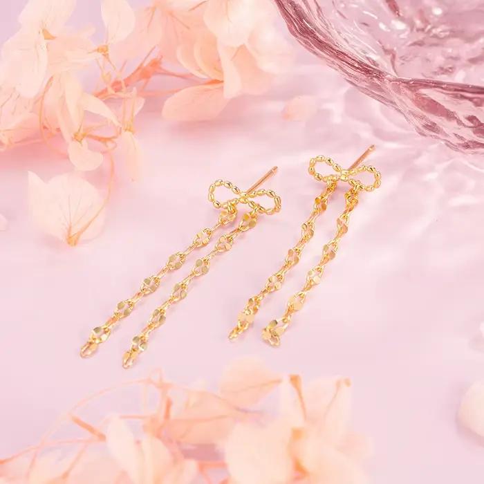 Boucles d'oreilles à pompons dorés 2026 – Design minimaliste, bijoux haut de gamme pour femme, style mode soirée, individualité mise en valeur