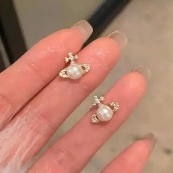 Boucles d'oreilles en forme de planète Saturne en argent sterling serties de perles et zircons blancs élégantes pour femmes occasions spéciales