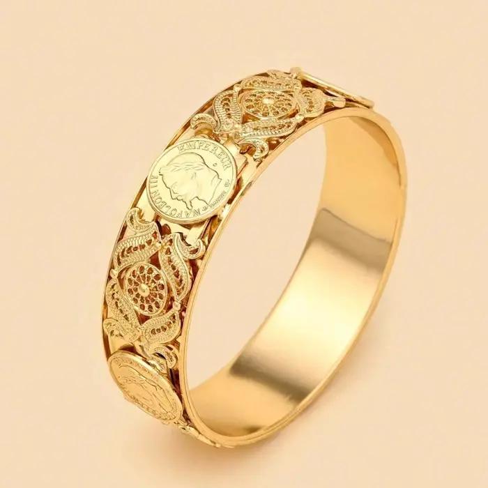 Bracelet plaqué or à motif Napoléon