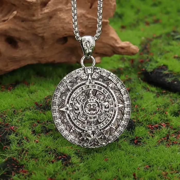 Collier pendentif rond avec calendrier solaire Vintage, bijoux quotidiens pour hommes, colliers de fête à la mode pour hommes et femmes, cadeaux