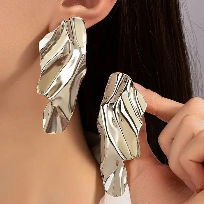 Boucles d'oreilles longues suspensions exagérées en alliage de zinc pour femmes, design géométrique, style hyperbolique, bijoux contemporains pour toutes les occasions