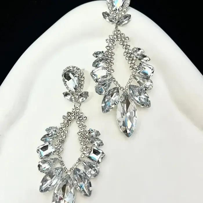 Boucles doreilles en diamant rouge de luxe pour femmes occasions spéciales formelles soirée elegance unique style
