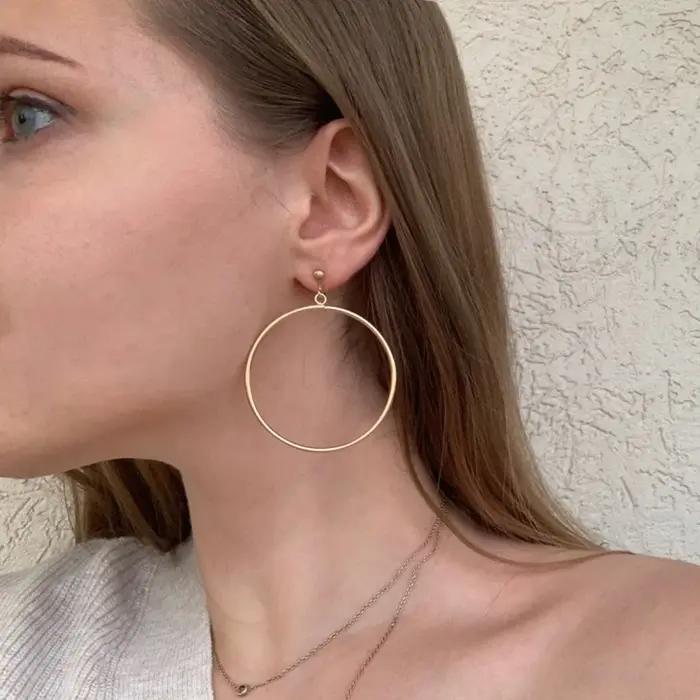 Boucles d'oreilles à clip rondes géométriques classiques pour femmes