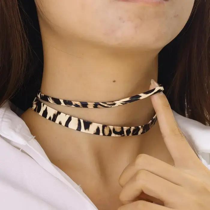 Collier ras du cou léopard en cuir PU