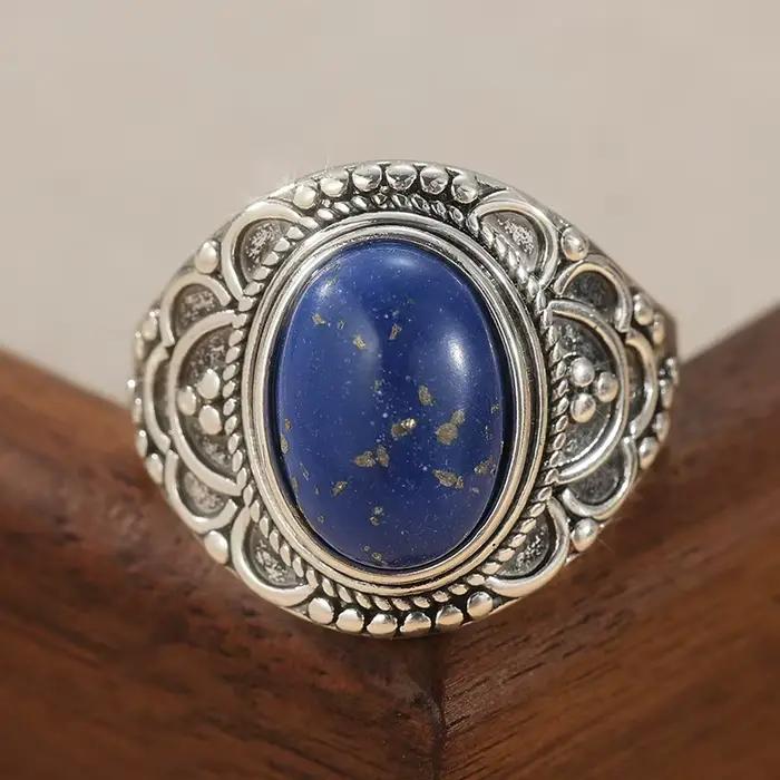 Bague vintage magnifique incrustée de lapis-lazuli synthétique ovale